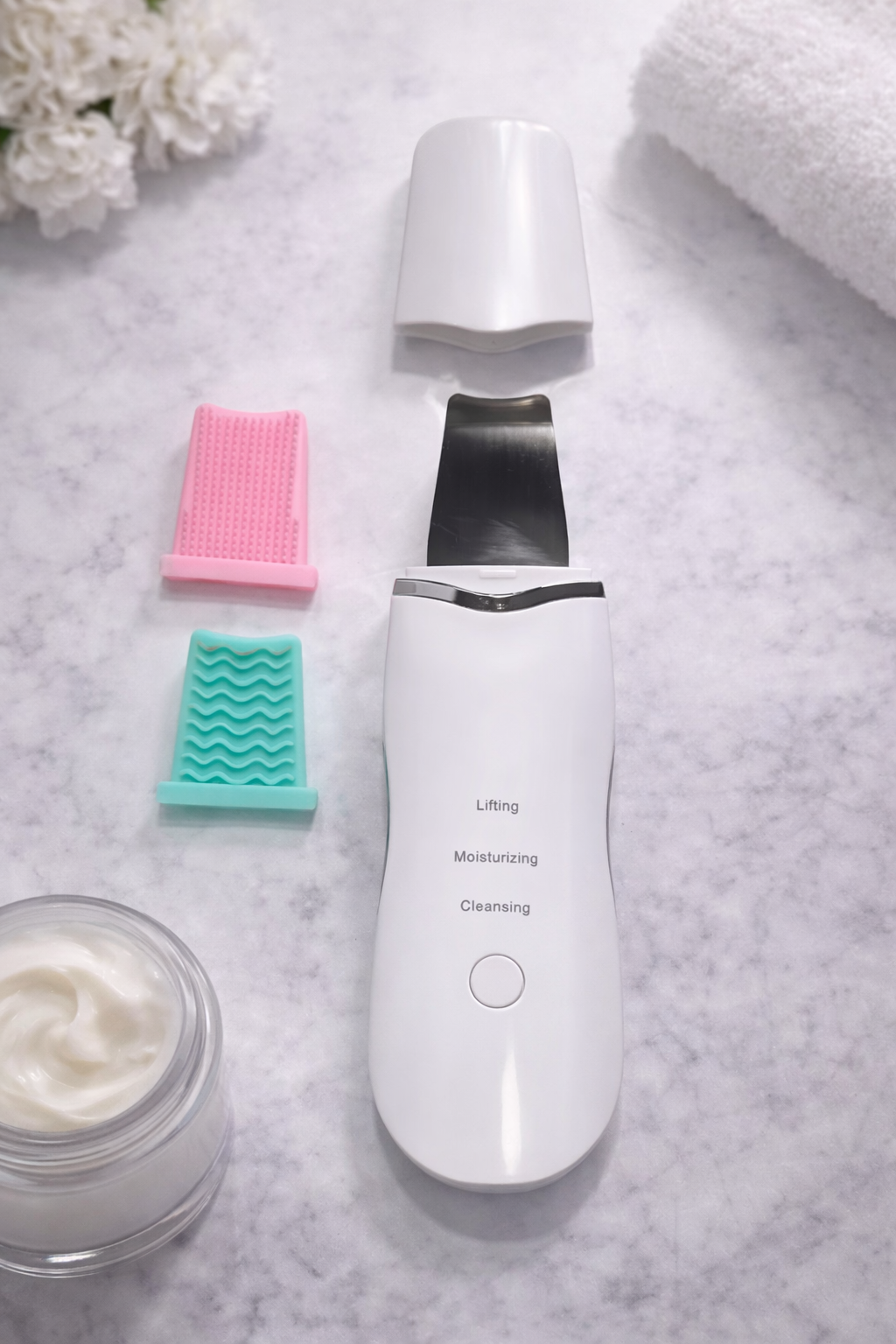 Deep facial cleansing device