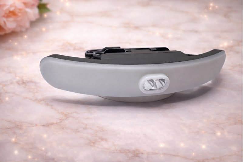 Beauty lamp for eyelash extensions